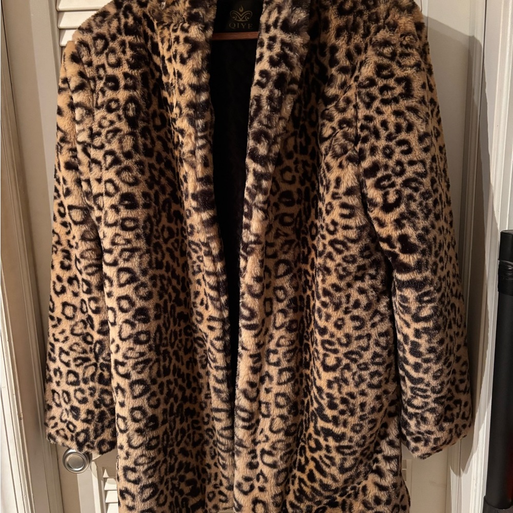Chic Leopard Print Teddy Jacket - image 4